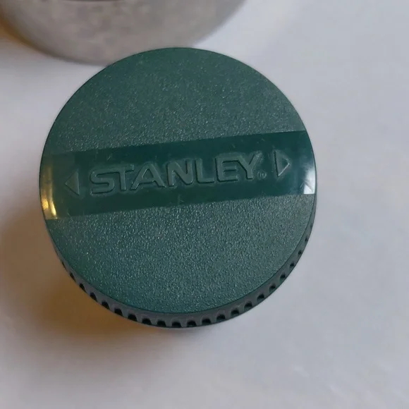 Classic Aladdin Stanley Thermos Vacuum Bottle 1.1 Quart - Picture 6 of 9